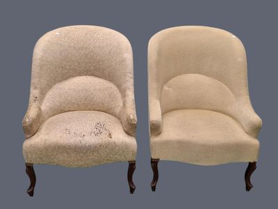 pair of upholstered upholstered chairs with arms and legs