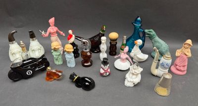 AVON COMESTIQUES. Lot de 24 flacons de parfum et eau de colo…
