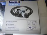 une photo d'une boîte contenant un chargeur