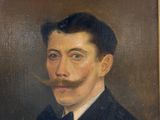 portrait d'un homme moustachu en costume-cravate