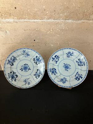 CHINE -COMPAGNIE DES INDES Deux assiettes, décor à compartim… - Photo 1