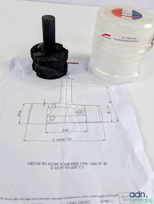 a picture of a drawing of a valve on a sheet of paper