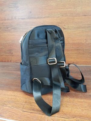 Lot de 17 sacs à dos en tissus matelassé