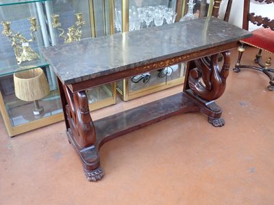 Console en acajou et placage acajou de style Restauration à …