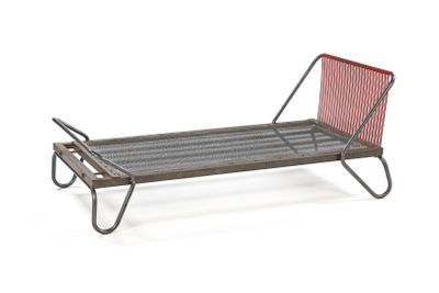 JACQUES HITIER (1917-1999) Lit de repos, modèle 'Miami' créé…