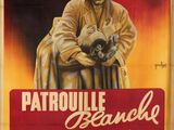 une vieille affiche de cinéma représentant un homme coiffé d'un chapeau tenant un chat dans ses bras