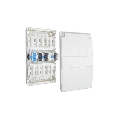 un gros plan d'un boîtier électrique muni d'un couvercle blanc