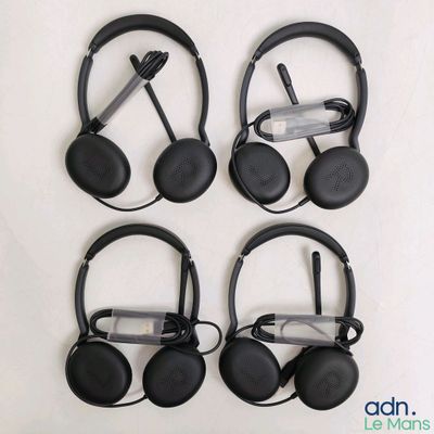 Lot de 4 Micros casques - Non testé - Comme neuf - 3 x Jabra…