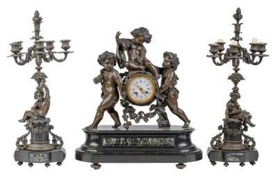 Garniture de cheminée en bronze sur socle marbre, jeunes bac…