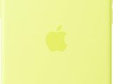 l'arrière d'une coque d'iPhone jaune sur laquelle figurent trois objectifs d'appareil photo