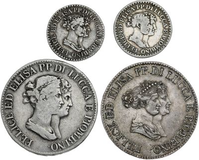 quatre pièces d'argent de tailles et de formes différentes sur un fond blanc