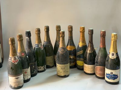 12 bouteilles Champagne divers CHAMOINE, LEGRAS etc Vieux