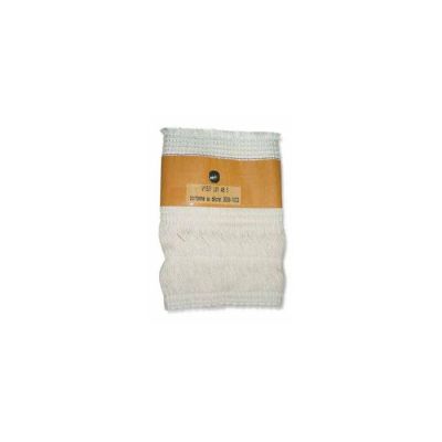 un gros plan sur une paire de chaussettes blanches sur fond blanc