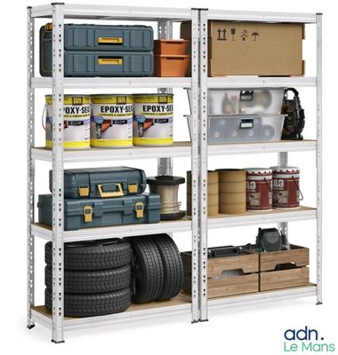 une photo d'un rayonnage de garage avec divers outils
