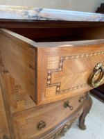 Commode demi-lune en bois de placage et marqueterie à décor … (photo 3)