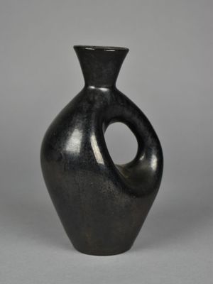 VASE de forme libre en céramique émaillée noir