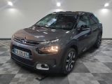 La Citrole est garée sur un sol à damier dans un showroom