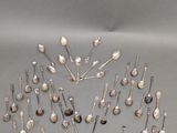 many spoons and spoon spoons arranged in a circle