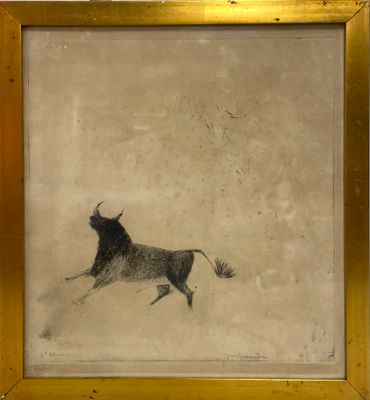 tableau représentant un taureau courant dans la neige, dans un cadre doré