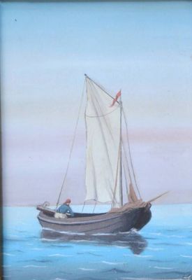 une peinture représentant un bateau sur l'eau, avec le ciel en arrière-plan