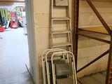 a ladder leaning against a wall next to a ladder