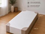une image représentant un lit avec un matelas posé dessus, dans une chambre