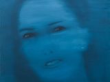 une peinture bleue représentant le visage d'une femme dans l'eau