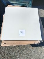 Lot d’environ 10 m² de carrelage blanc, format 60 × 60 cm, f…