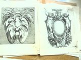 deux dessins représentant un lion et une tête de lion sur les pages d'un livre