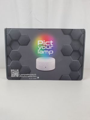 La boîte est vide et prête à être utilisée pour le projet.