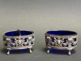 paire de plats à pied anciens en argent et en verre bleu cobalt