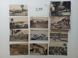 de nombreuses vieilles photos de bateaux accrochées au mur