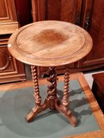 Sellette en noyer tripode, à pietement à colonnettes jumelée… (photo 2)
