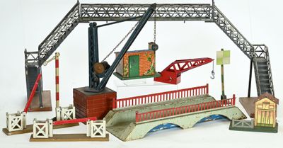 un circuit de train miniature avec un pont et un train sur les rails