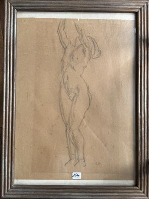 un vieux dessin représentant une femme nue, dans un cadre en bois