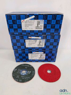 une boîte bleue surmontée d'un disque rouge