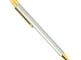 un stylo posé sur une surface blanche