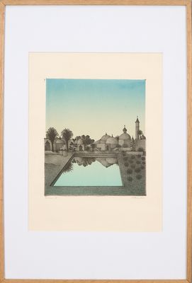 une vieille photo représentant un bâtiment avec une piscine devant