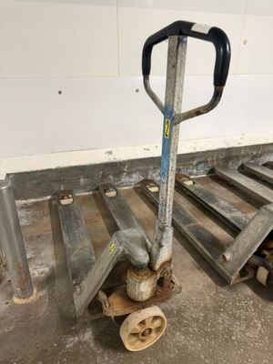 a dolly with a handle and a hand truck with wheels