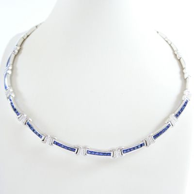 Collier : semi-rigide en or gris 750 mil.