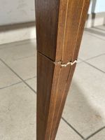Commode en noyer à décor marqueté d'encadrements ouvrant à d… (photo 4)