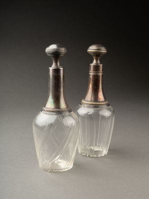 Deux FLACONS pouvant former paire. - Photo 1