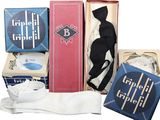 tout un tas d'objets différents qui se trouvent dans une boîte