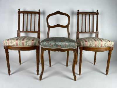 Paire de chaises en bois mouluré et sculpté à dossier ajouré…