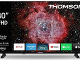 un téléviseur à écran plat posé sur une surface blanche