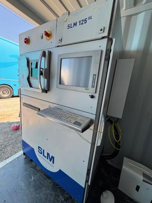 l'image d'une machine installée dans un garage