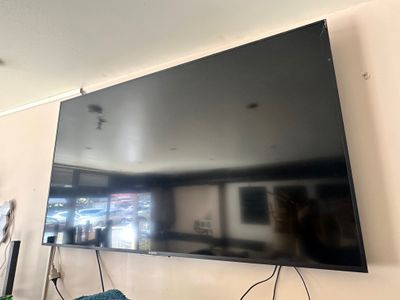 Télévision grand format au mur - vj frais 14.