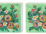 paire de dessous de verre en céramique ornés de fleurs peintes sur fond vert