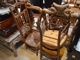 le nombre de chaises qui sont assises ensemble dans une pièce