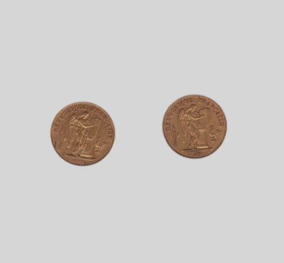 une paire de pièces d'or sur lesquelles figurent l'effigie d'un homme et d'une femme
